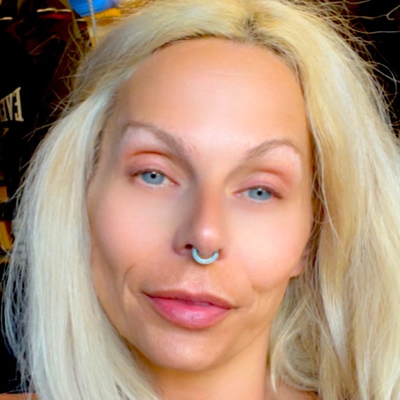 Meet your Posher, Mary - Picture 1 of 3